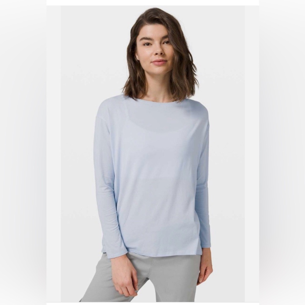 Lululemon Back in Action Shirt Size 6 Blue EUC